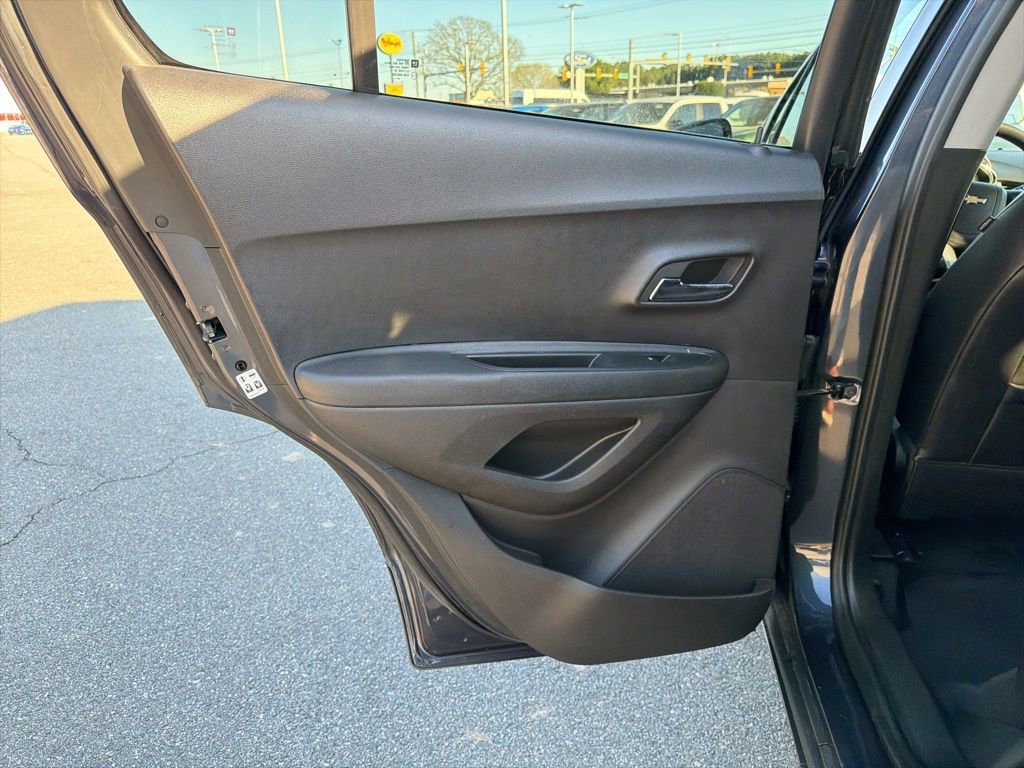 Used 2019 Chevrolet Trax LT w/ LT Convenience Package image 15