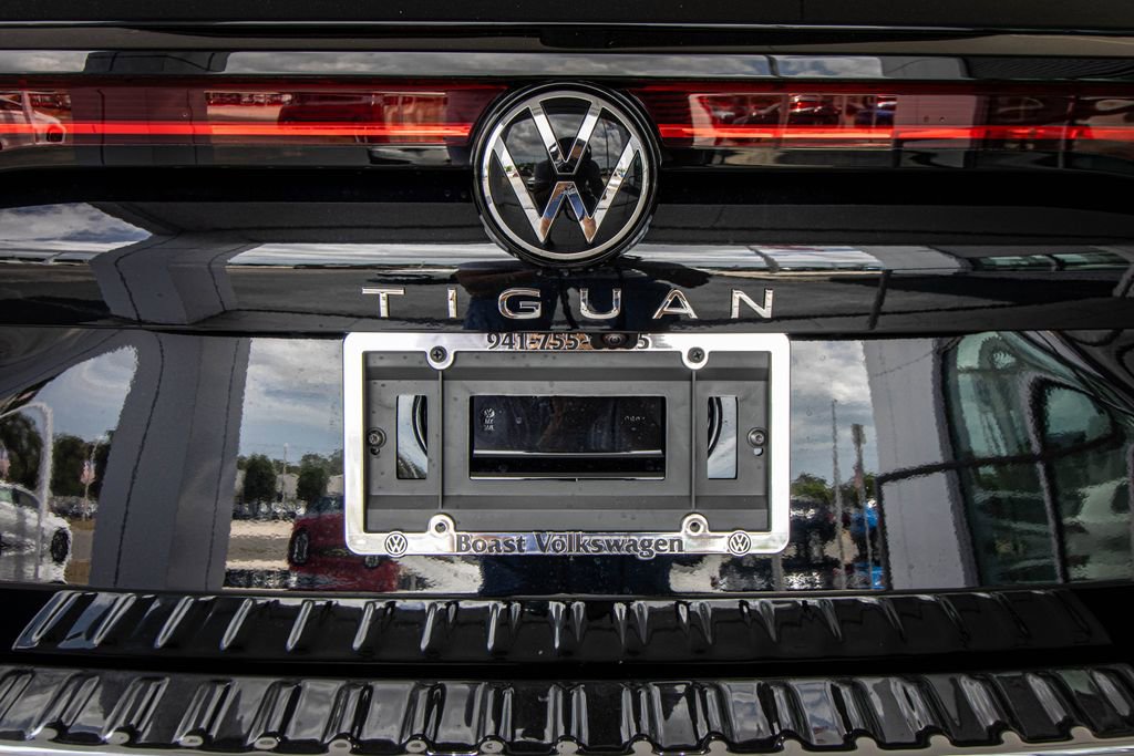 New 2026 Volkswagen Tiguan SE FWD image 17