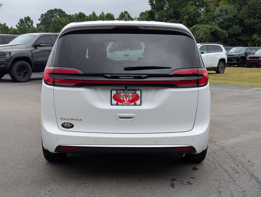 New 2027 Chrysler Pacifica Select FWD image 6
