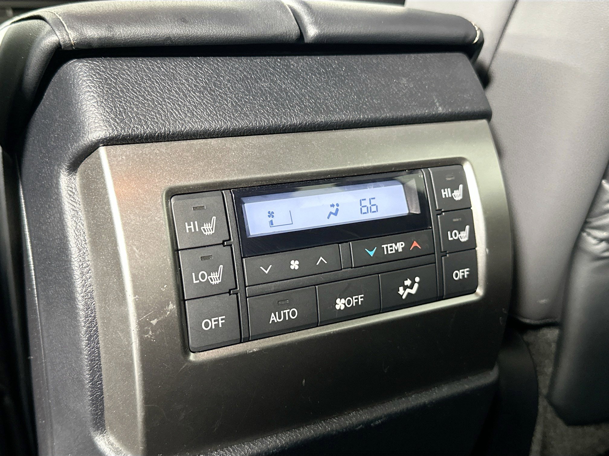 Used 2022 Lexus GX 460 Premium w/ Accessory Package AWD/4WD image 26