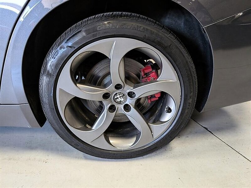 Used 2017 Alfa Romeo Giulia Ti w/ TI 19" Sport Package AWD/4WD image 14