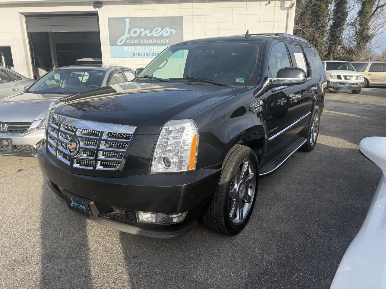 Used 2012 Cadillac Escalade Luxury image 2
