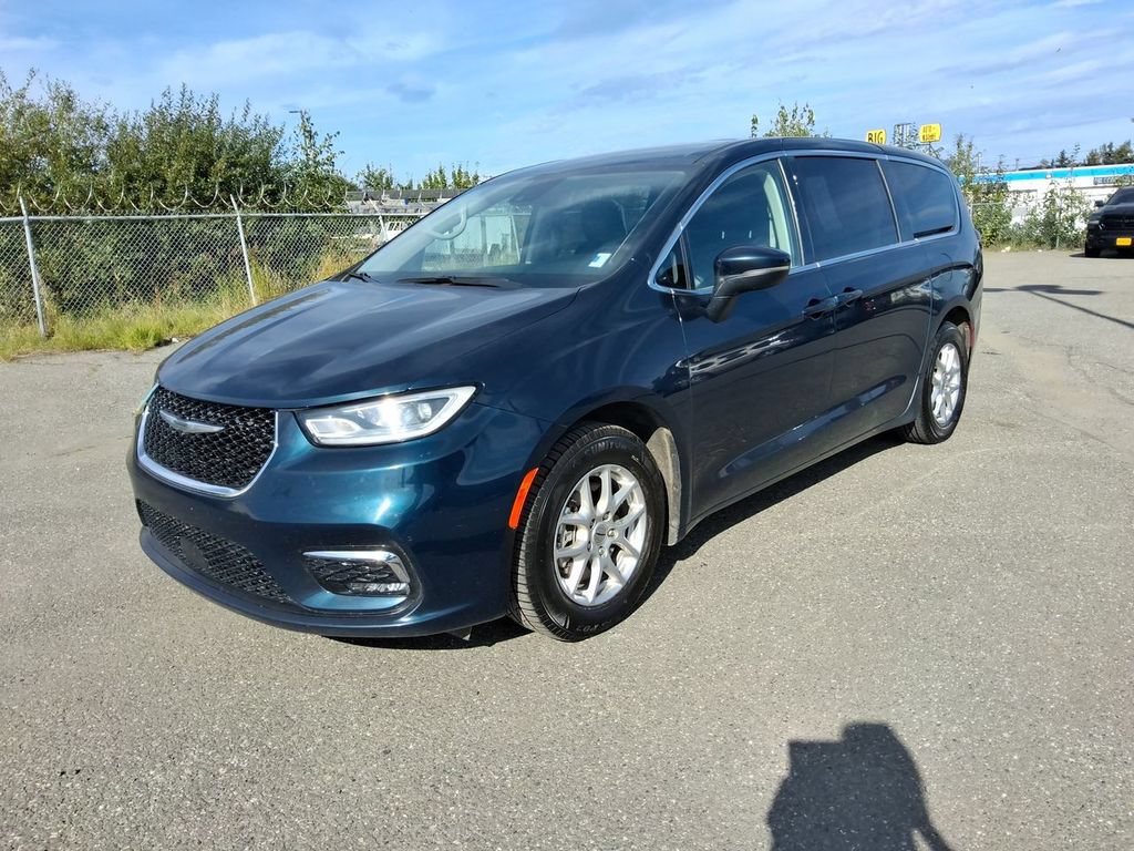 Certified 2023 Chrysler Pacifica Touring-L FWD image 4