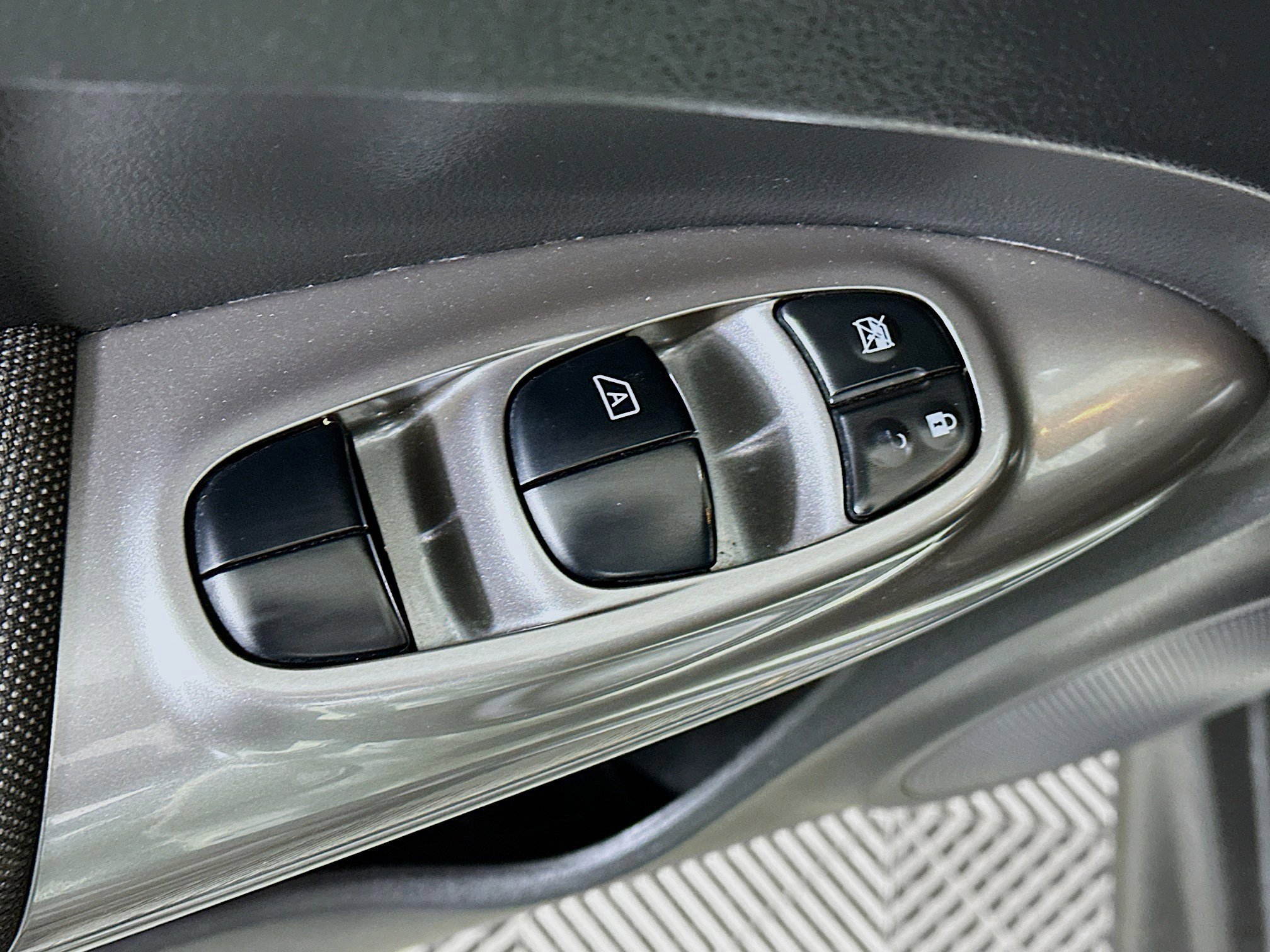 Used 2012 Nissan Juke SL image 15