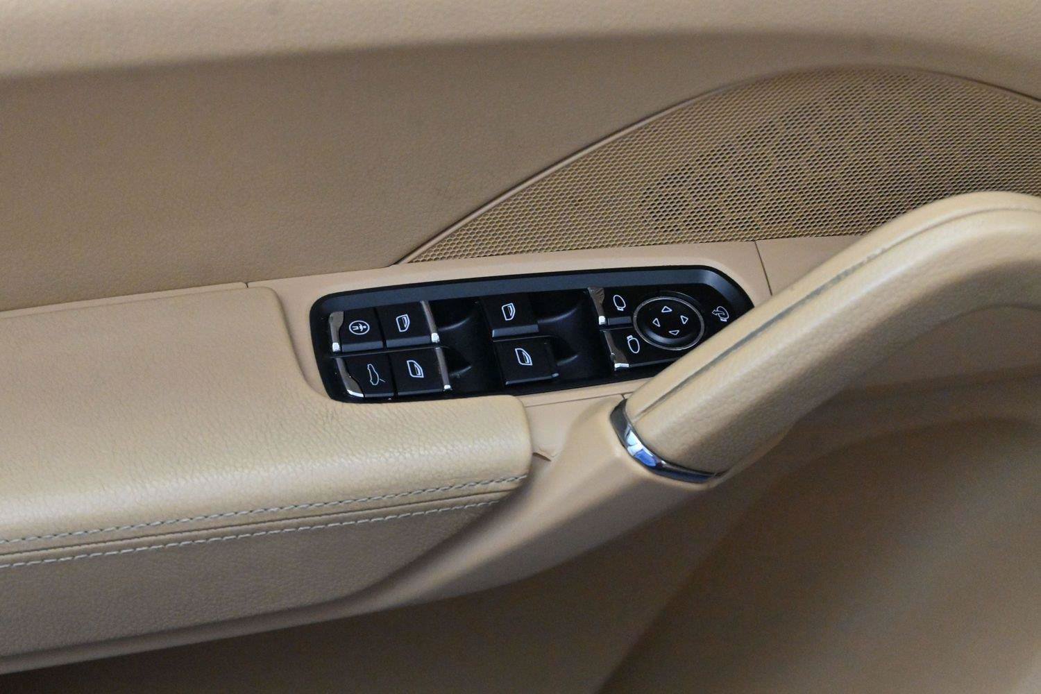 Used 2012 Porsche Cayenne S AWD/4WD image 12