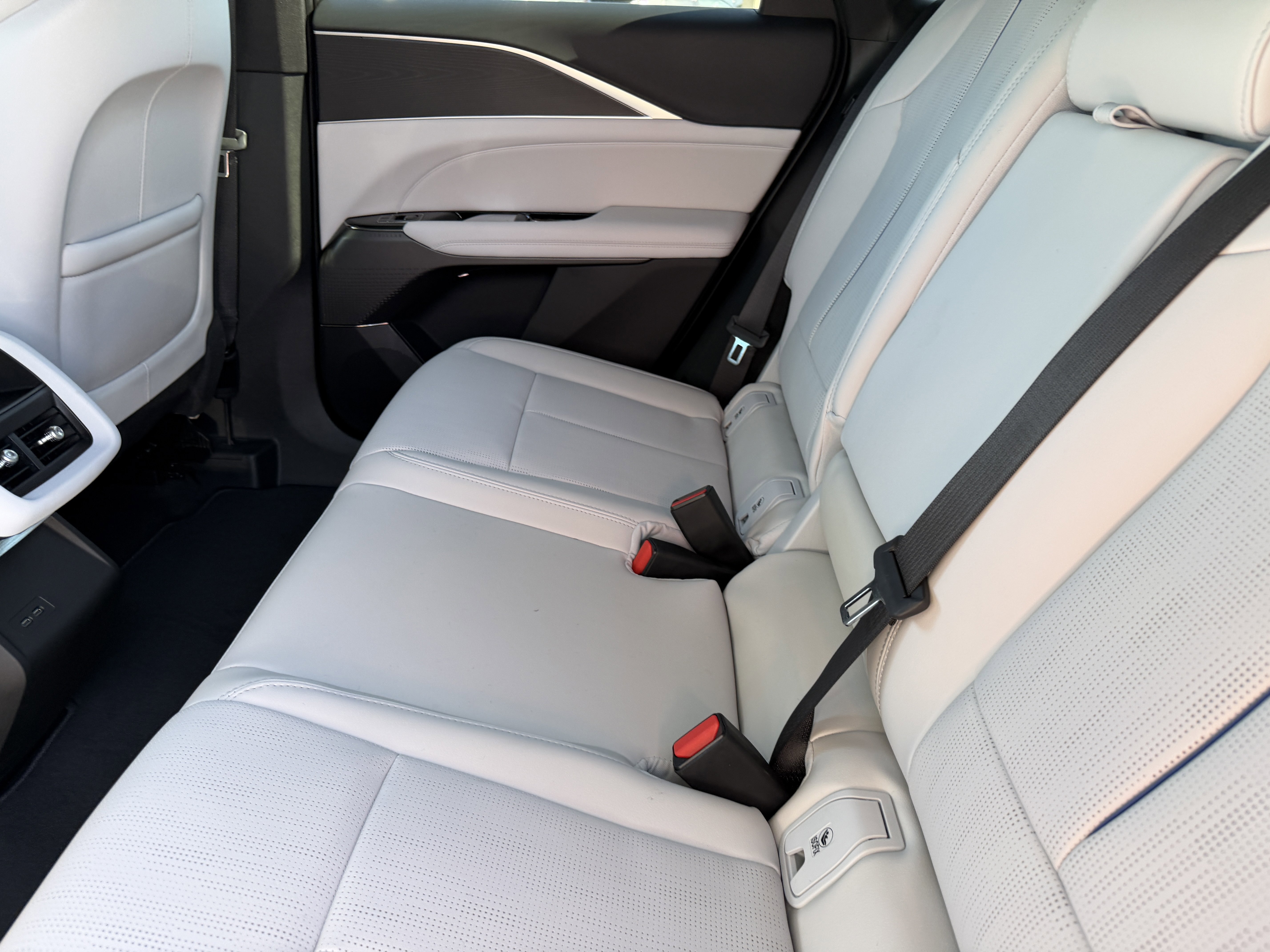 New 2026 Cadillac Lyriq Luxury image 17