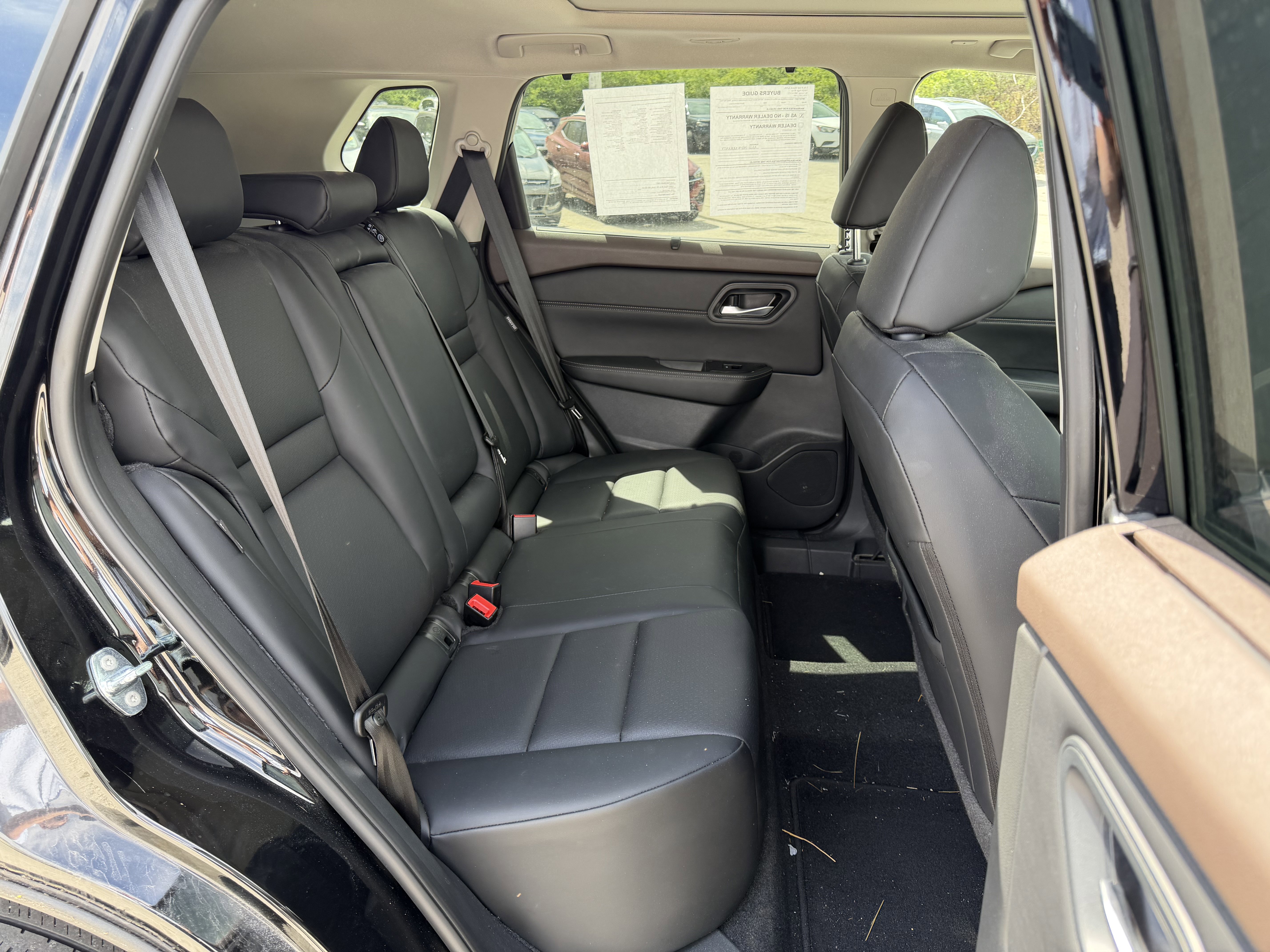 Used 2023 Nissan Rogue SV w/ SV Premium B Package image 10