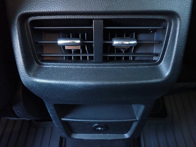 Used 2024 Ford Edge SE w/ Black Appearance Package image 19