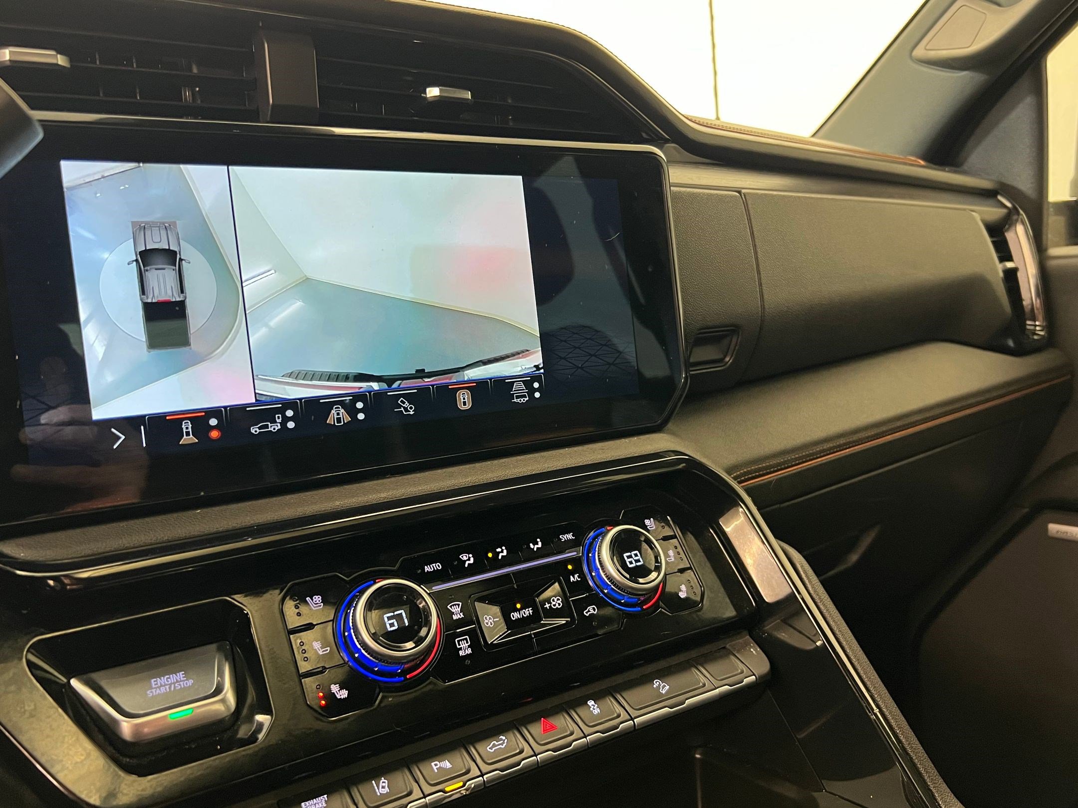 Used 2025 GMC Sierra 2500 AT4 w/ AT4 Premium Plus Package image 30