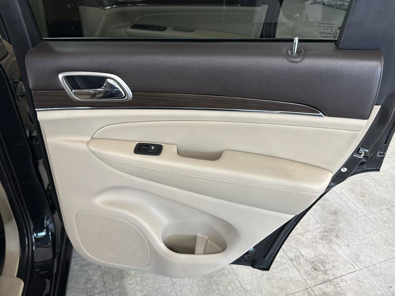 Used 2015 Jeep Grand Cherokee Overland AWD/4WD image 54