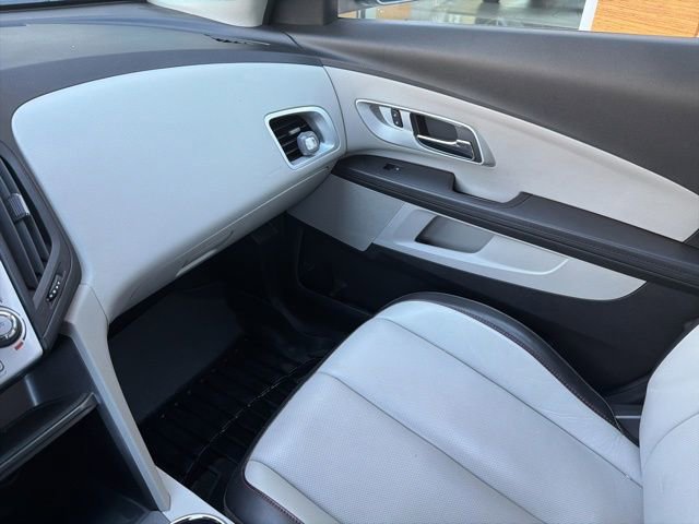 Used 2017 Chevrolet Equinox Premier w/ Enhanced Convenience Package image 32