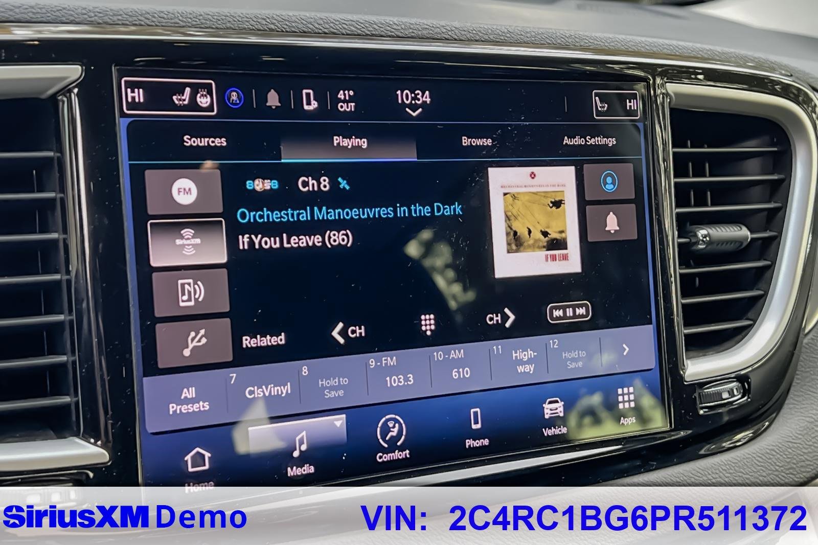 Used 2023 Chrysler Pacifica Touring-L image 41