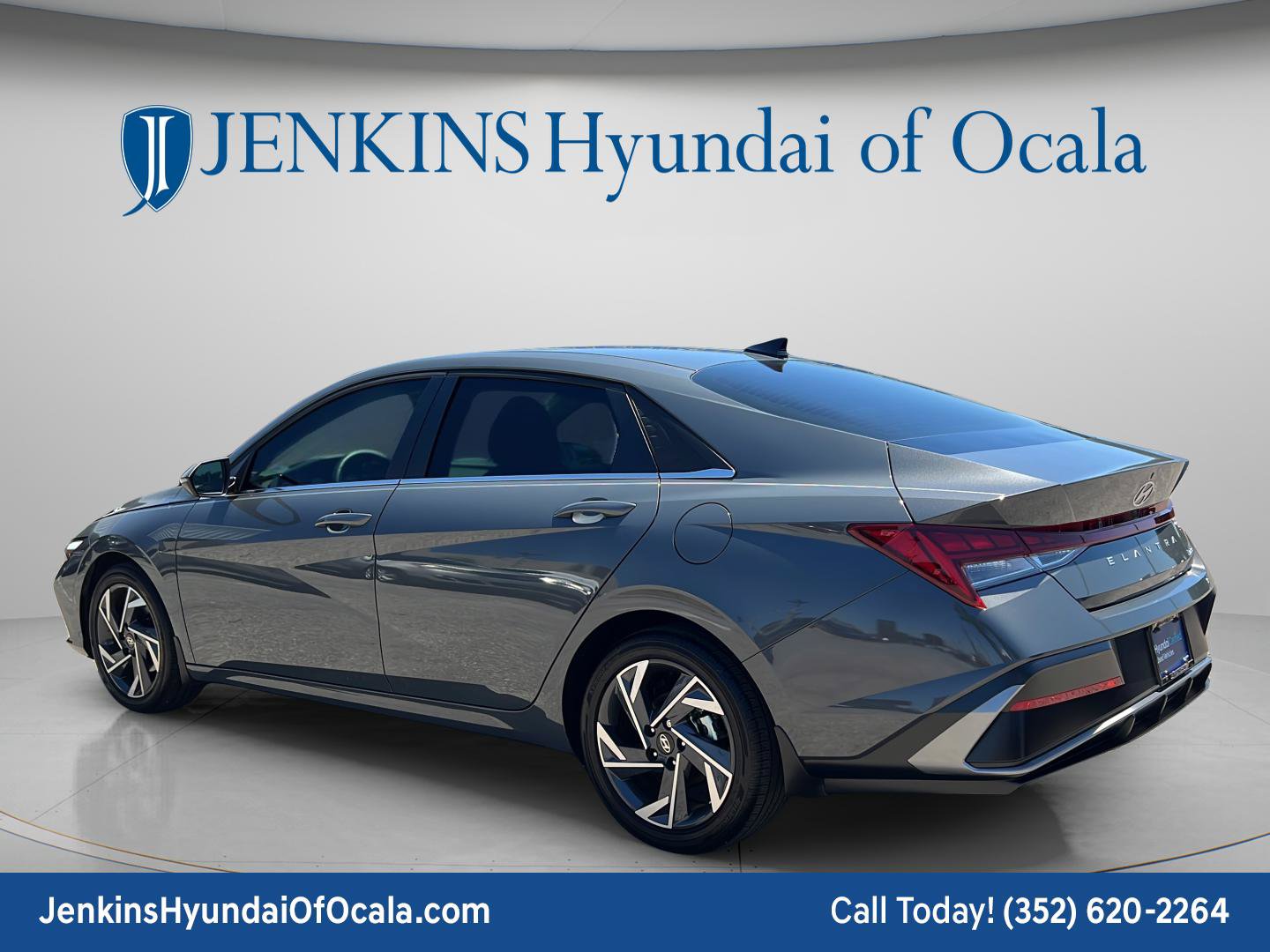 Certified 2025 Hyundai Elantra Limited FWD image 5