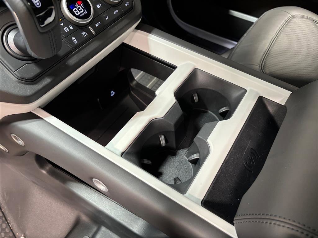 New 2026 Land Rover Defender 130 X-Dynamic SE image 13