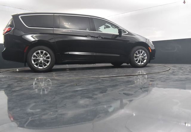 New 2026 Chrysler Pacifica Select image 30