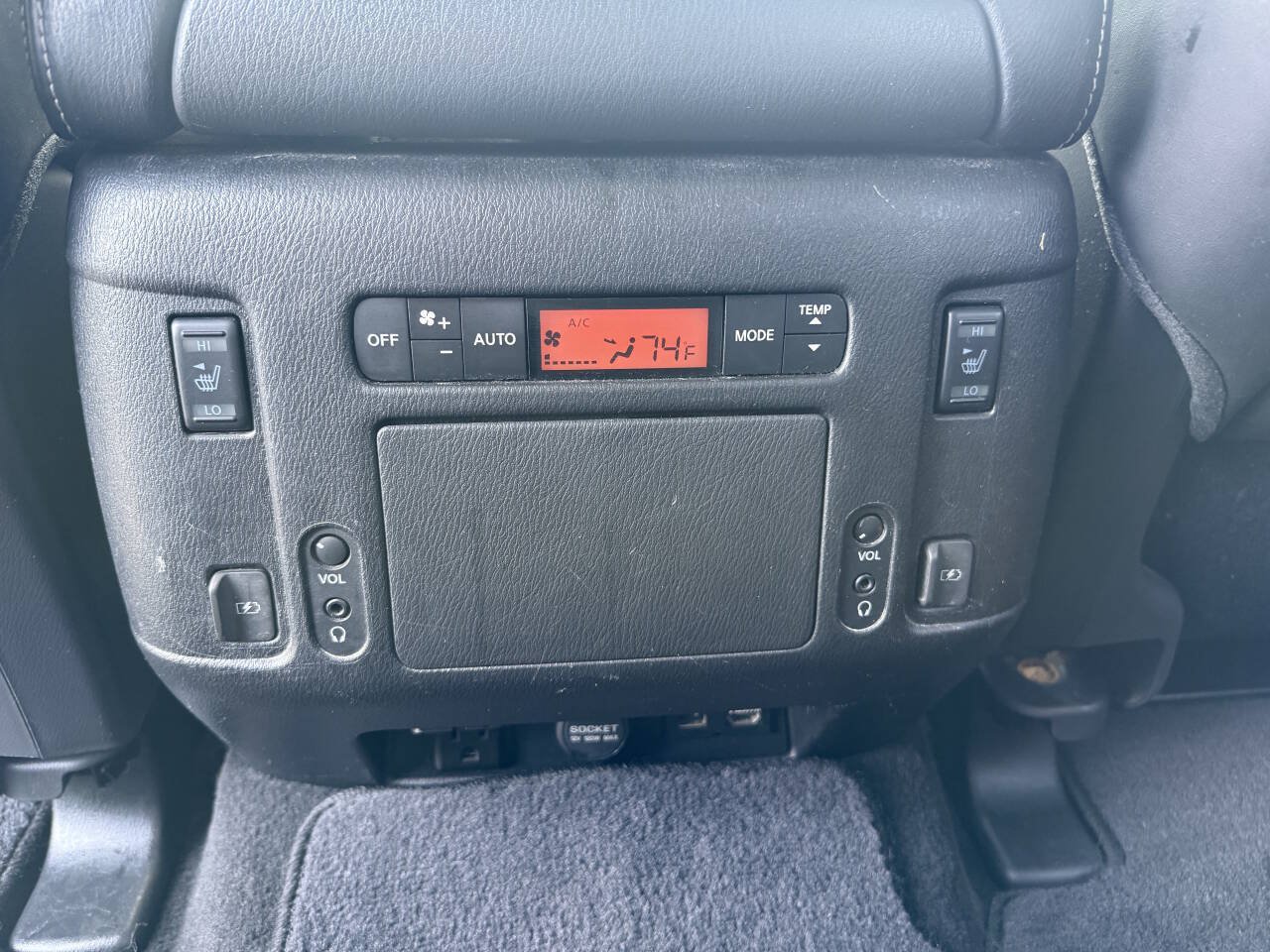 Used 2019 Nissan Armada Platinum w/ Captain's Chairs Package AWD/4WD image 14