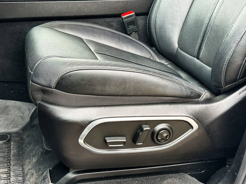 Used 2024 Jeep Wagoneer L Series III w/ Flexible Seating Group image 11