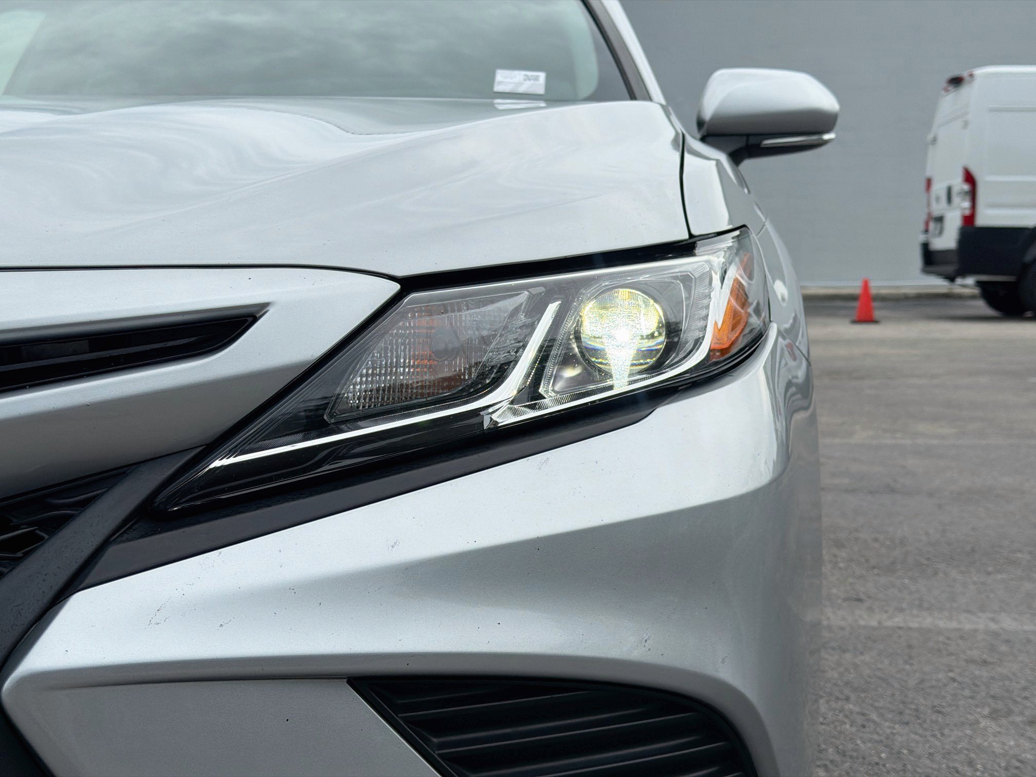 Used 2019 Toyota Camry SE w/ Convenience Package FWD image 9