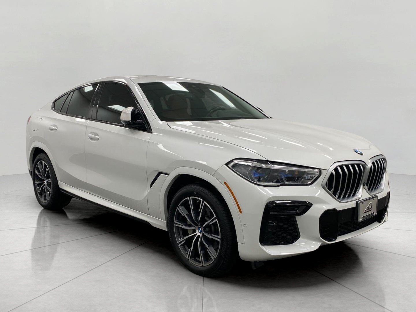 Used 2022 BMW X6 xDrive40i w/ Executive Package AWD/4WD image 1