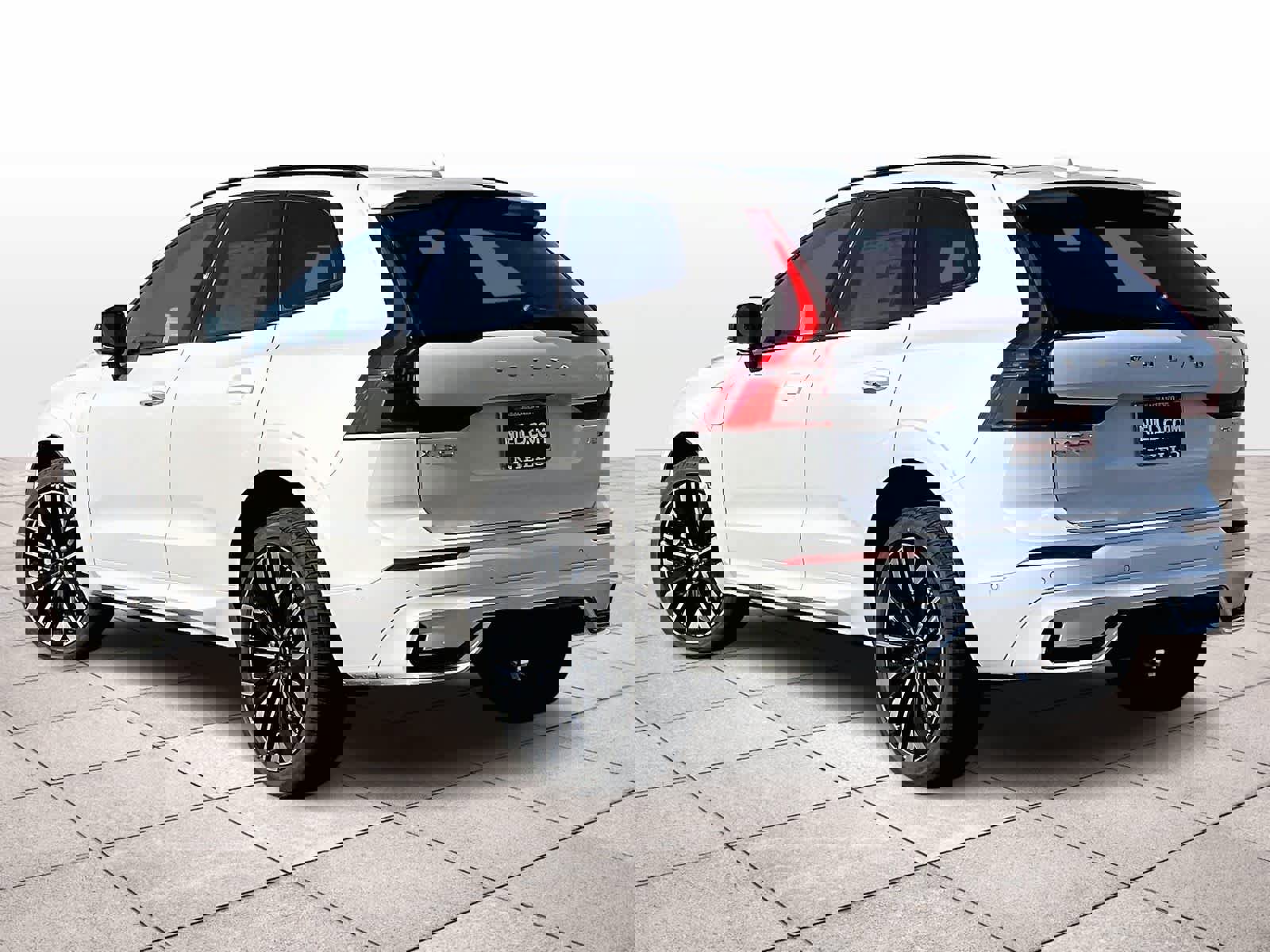 New 2026 Volvo XC60 T8 Ultra w/ Climate Package image 3