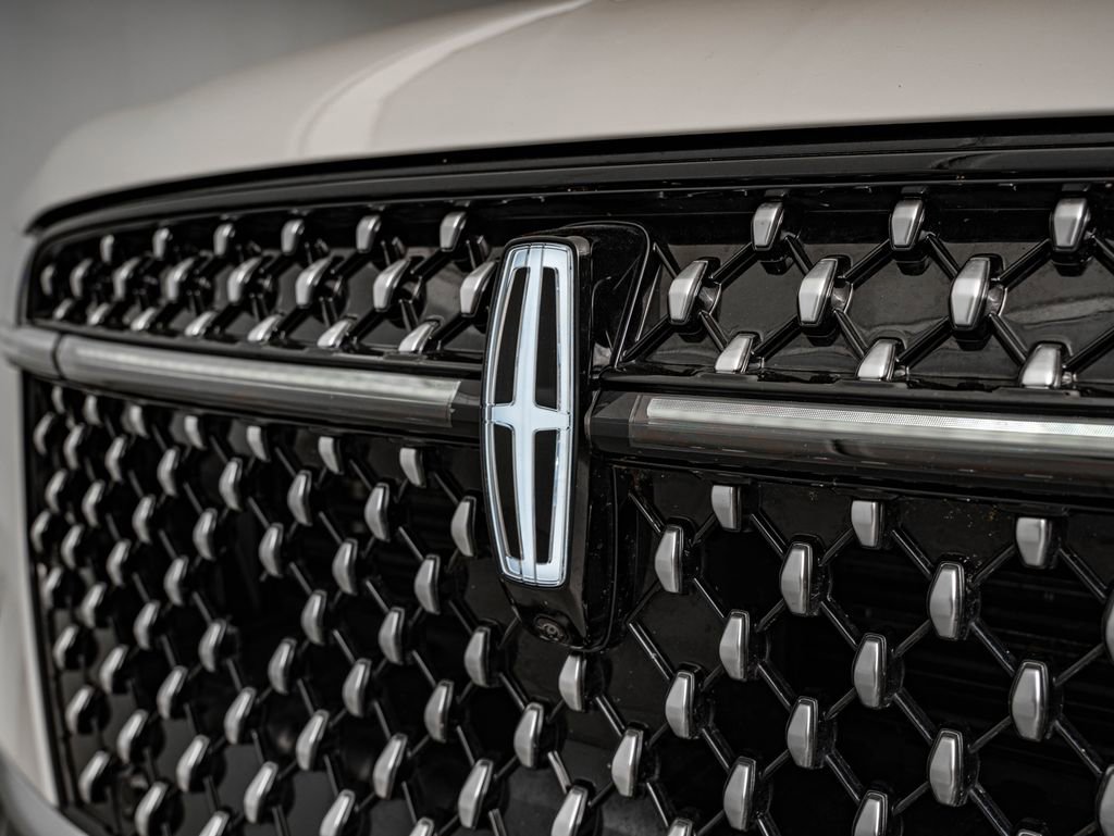 Used 2024 Lincoln Nautilus Reserve w/ Equipment Group 202A image 12