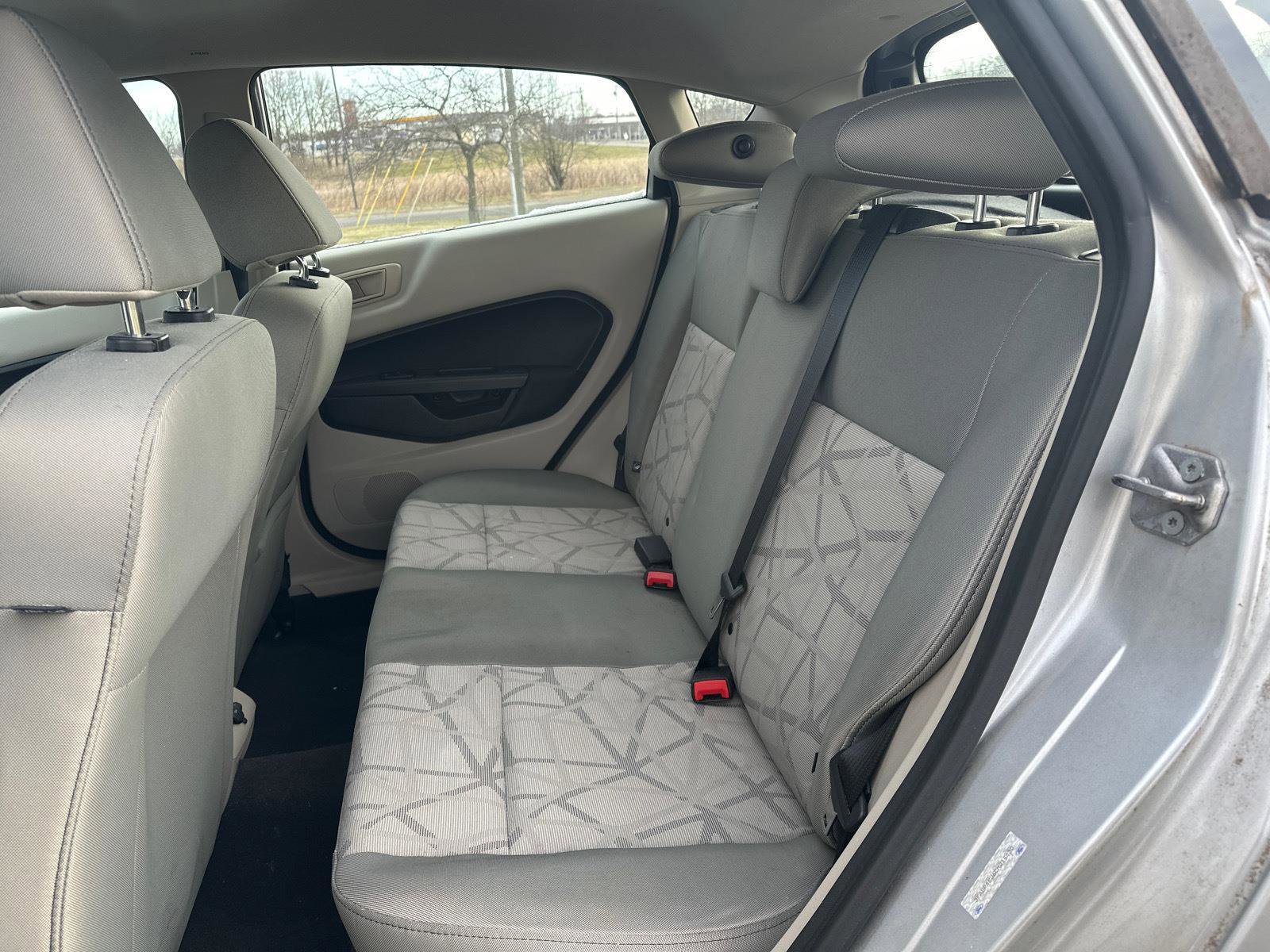 Used 2012 Ford Fiesta SE image 11