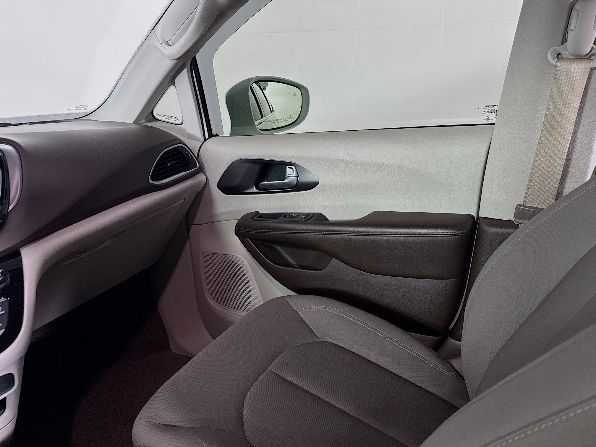 Used 2018 Chrysler Pacifica Touring Plus FWD image 27