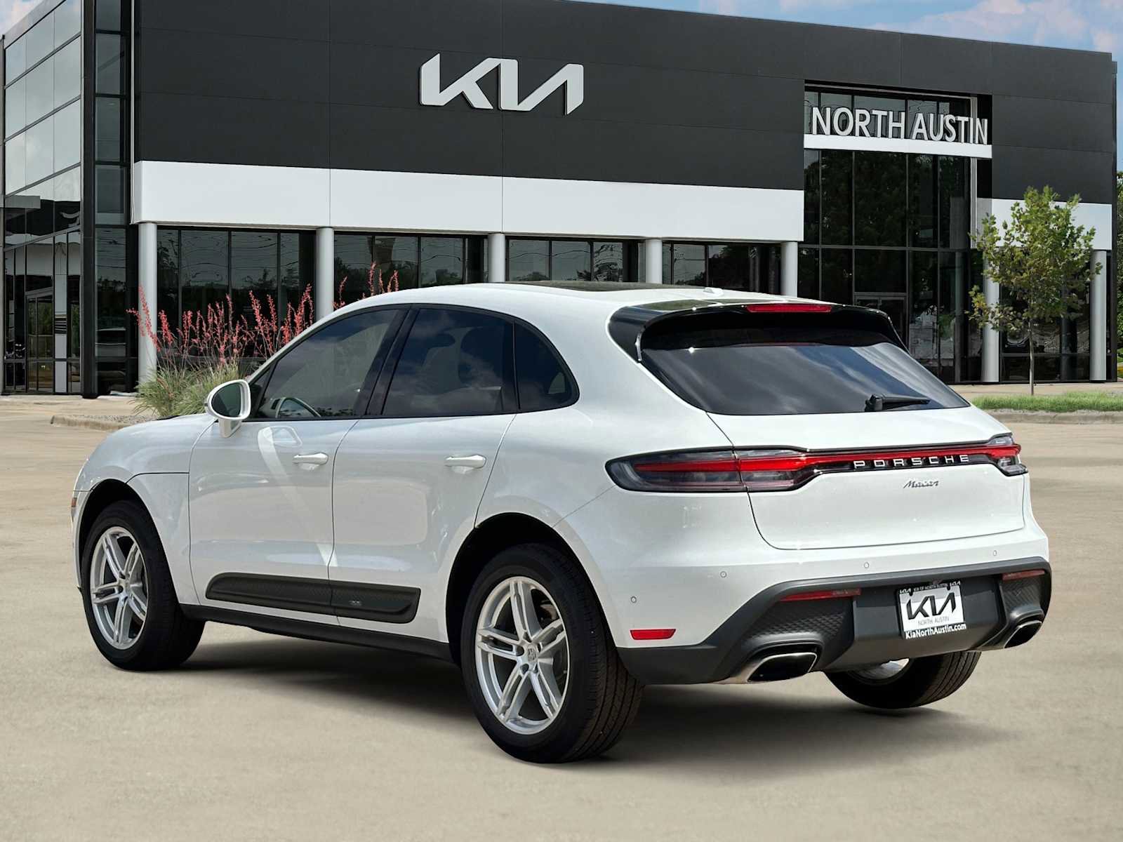 Used 2024 Porsche Macan w/ Premium Plus Package image 4