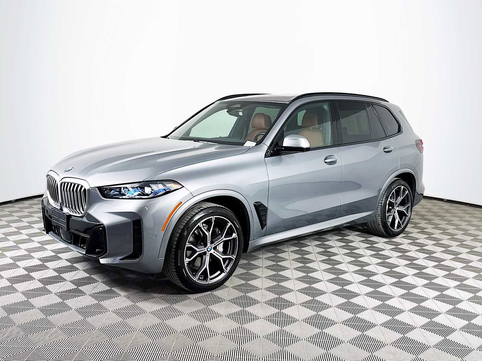 Used 2024 BMW X5 xDrive40i w/ M Sport Package image 1