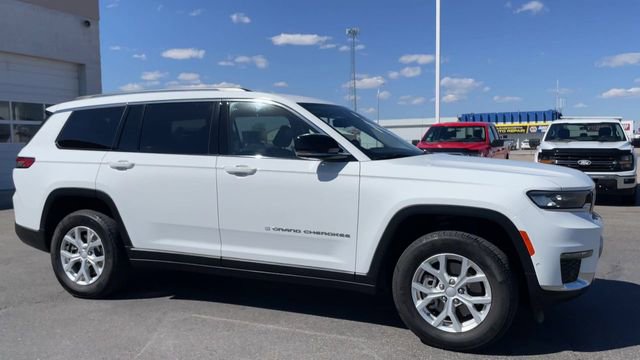 Used 2023 Jeep Grand Cherokee L Limited w/ Luxury Tech Group II image 3