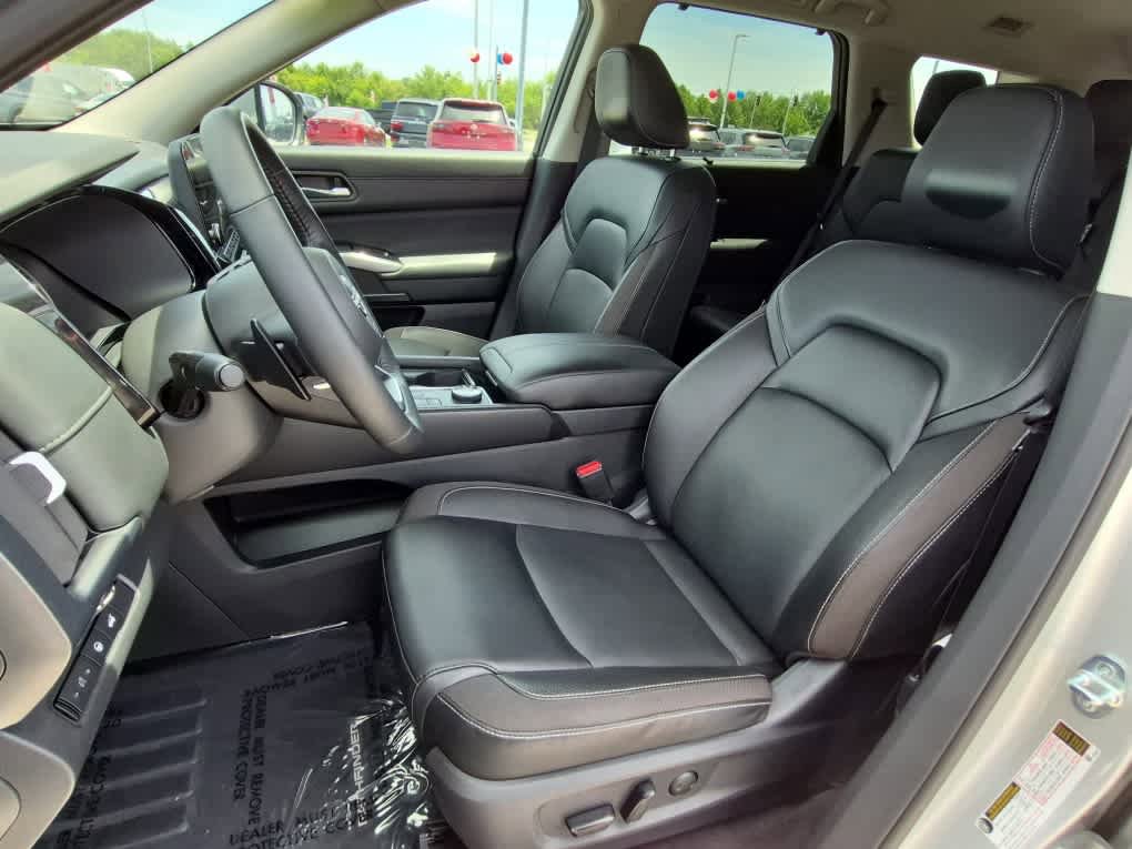 Used 2023 Nissan Pathfinder SL w/ Lighting Package (N92) AWD/4WD image 12
