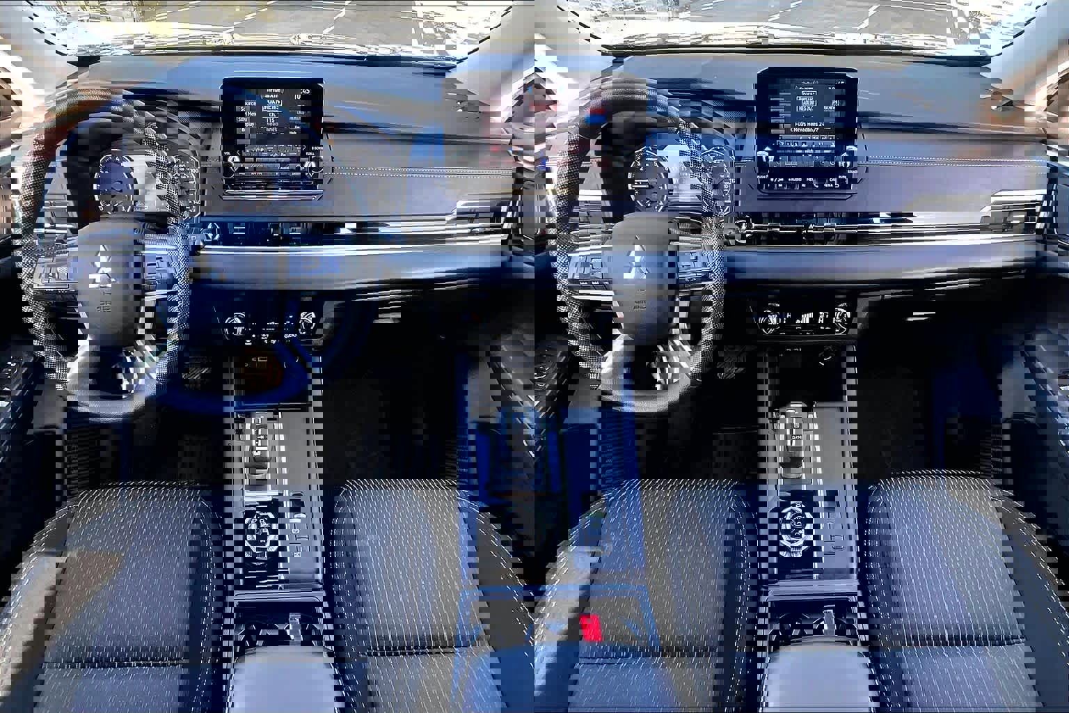 Used 2023 Mitsubishi Outlander ES image 15