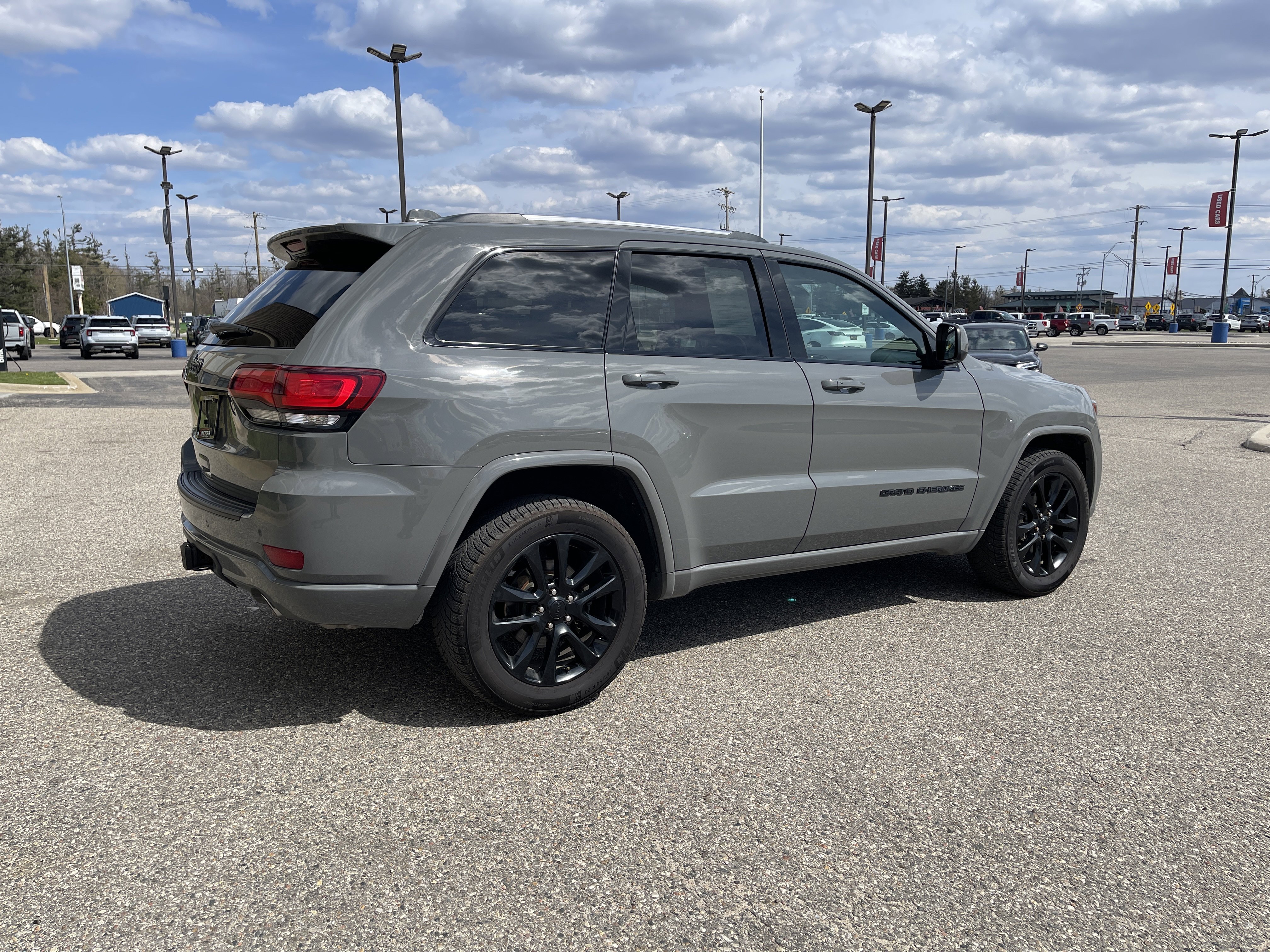 Used 2020 Jeep Grand Cherokee Altitude AWD/4WD image 3