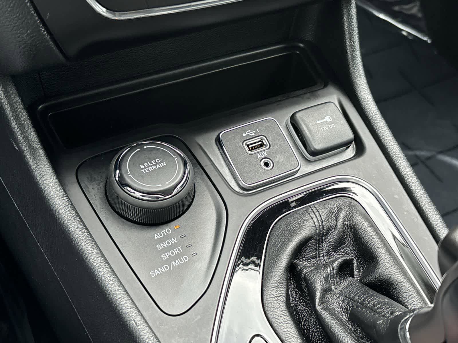 Certified 2022 Jeep Cherokee Limited AWD/4WD image 26