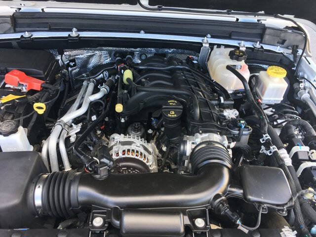 Used 2024 Jeep Gladiator Rubicon w/ Technology Group AWD/4WD image 33