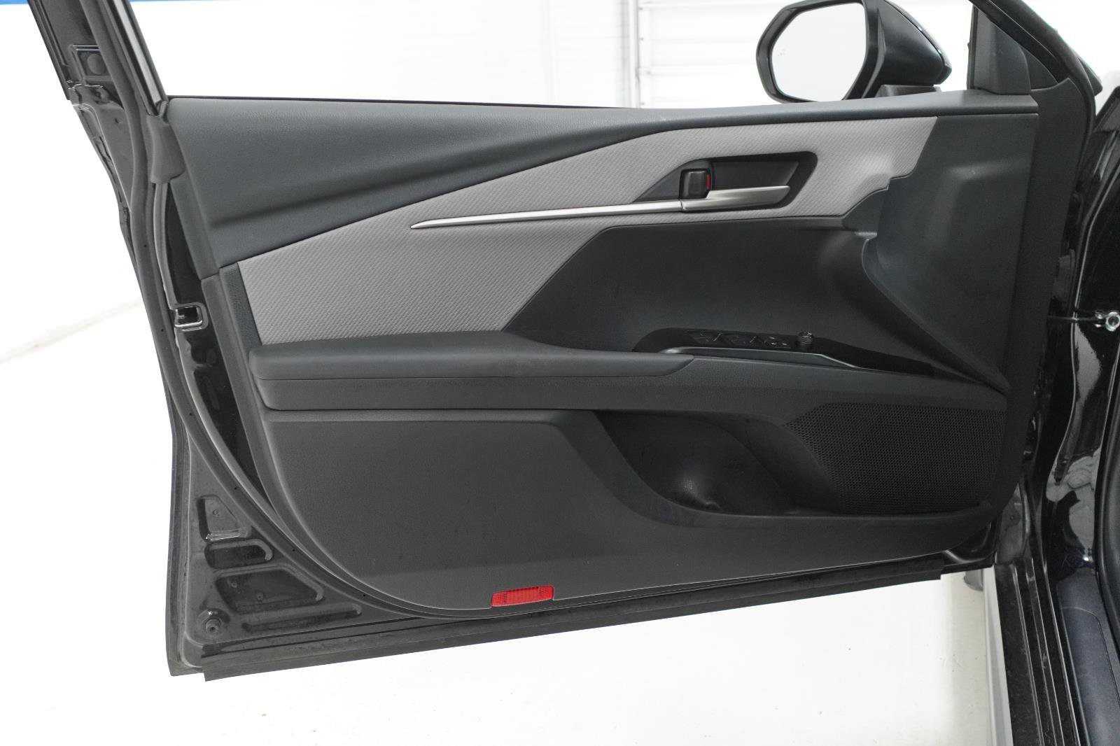 Used 2025 Toyota Camry SE FWD image 10