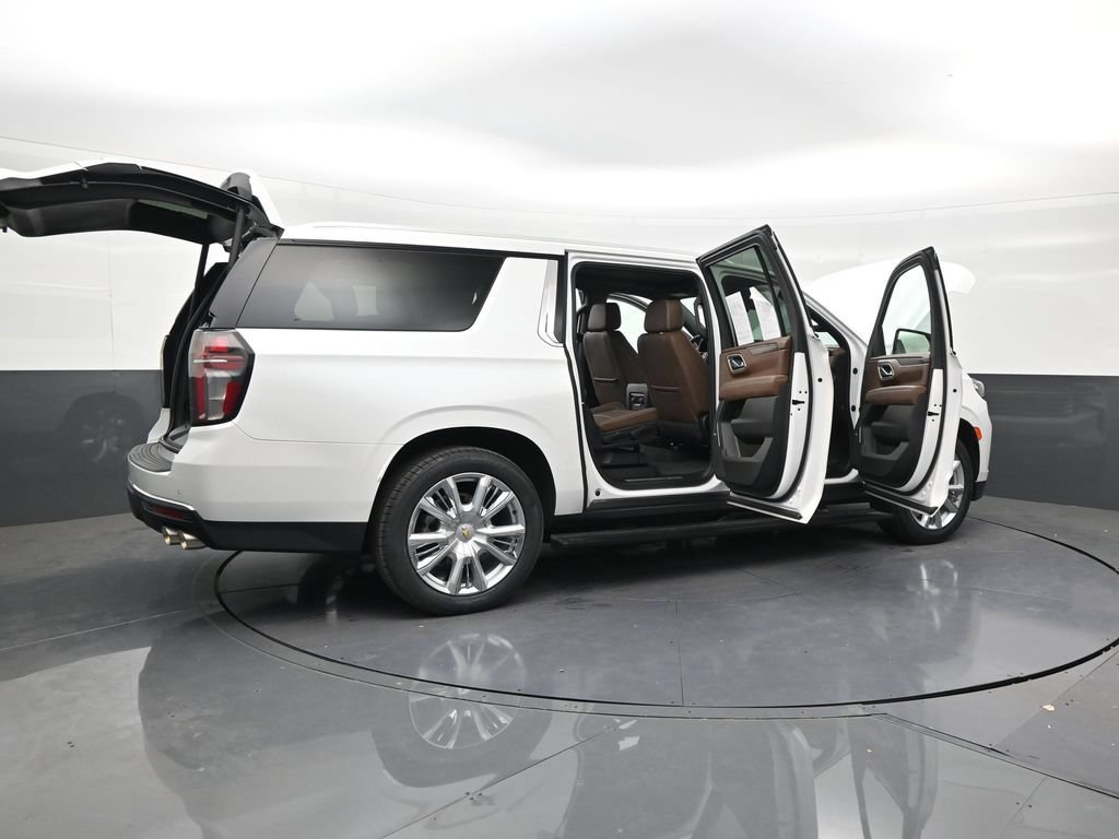 Used 2023 Chevrolet Suburban High Country RWD image 28