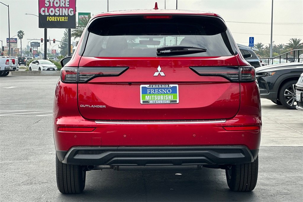New 2025 Mitsubishi Outlander ES image 6
