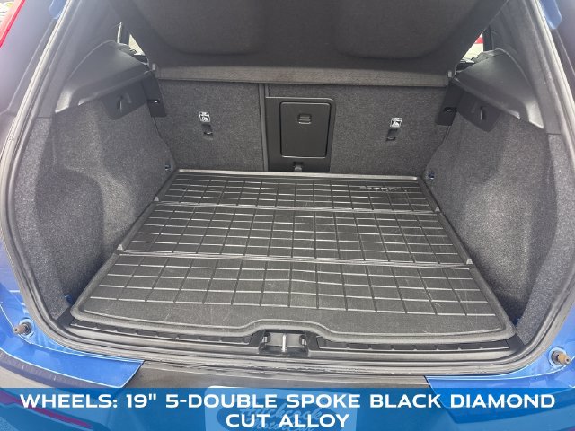 Used 2021 Volvo XC40 T5 R-Design w/ Climate Package AWD/4WD image 24