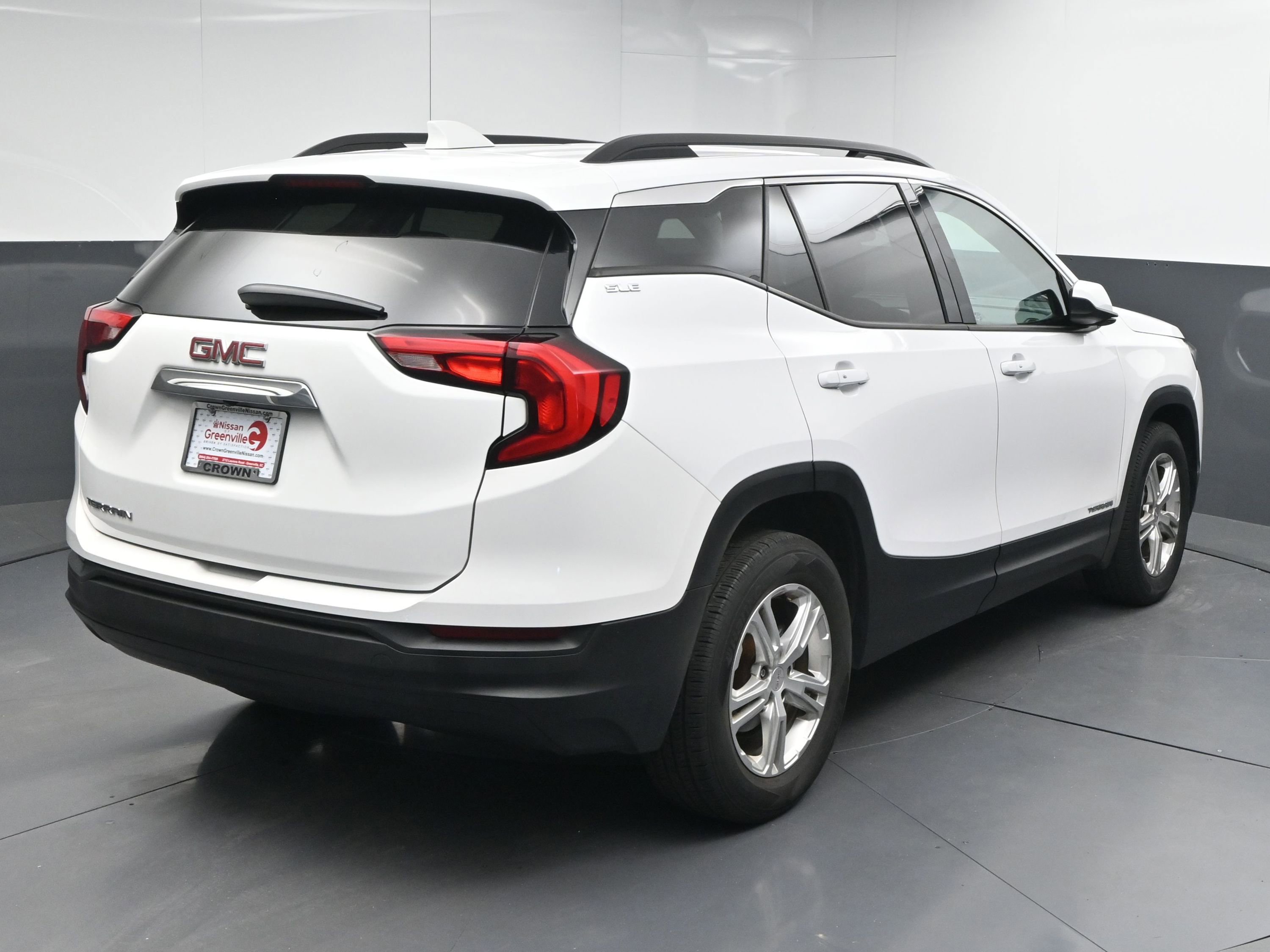 Used 2020 GMC Terrain SLE w/ Driver Convenience Package image 8