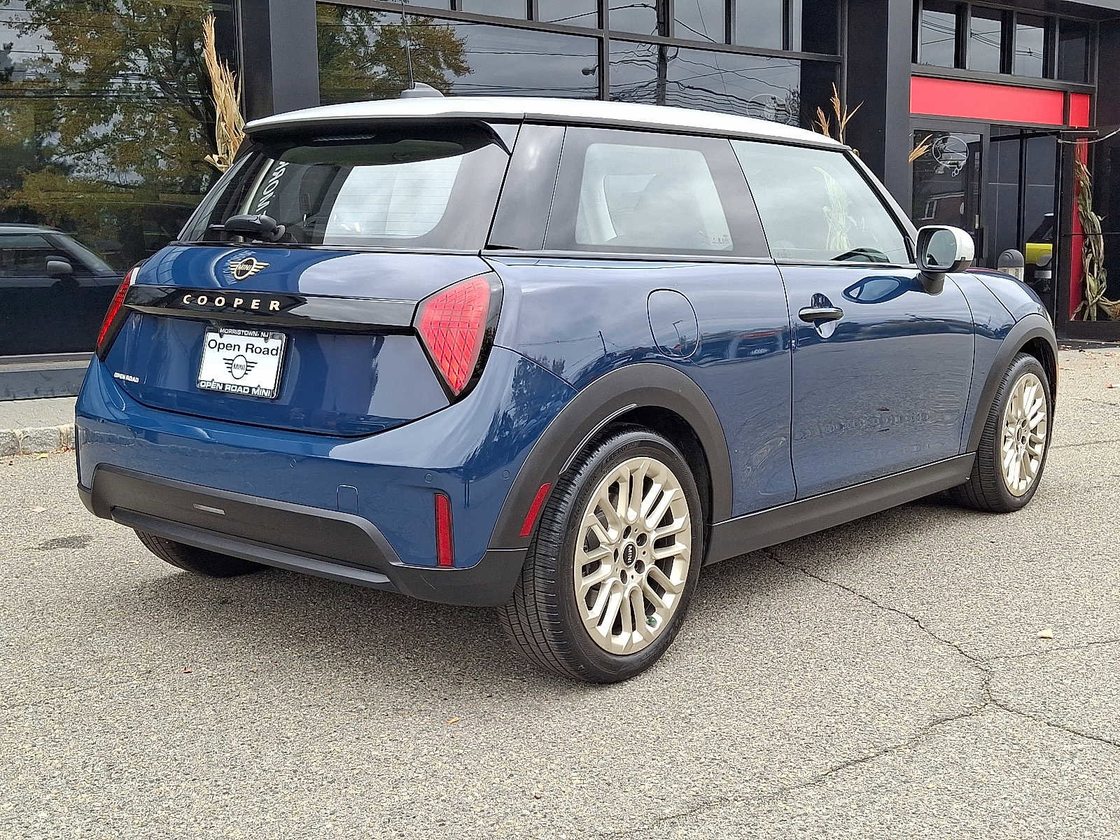 Used 2025 MINI Cooper 2-Door Hardtop image 6
