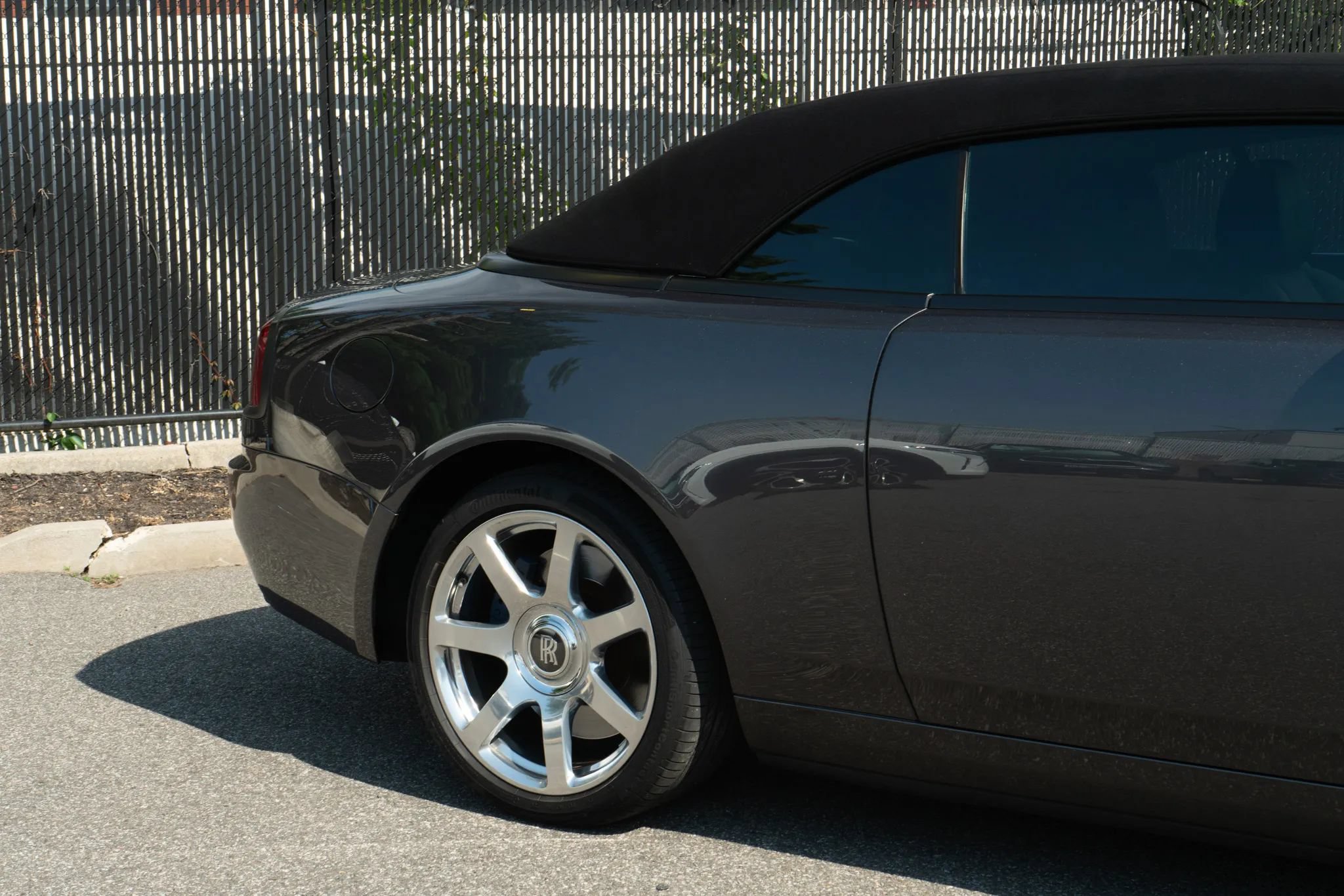 Used 2017 Rolls-Royce Dawn RWD image 50