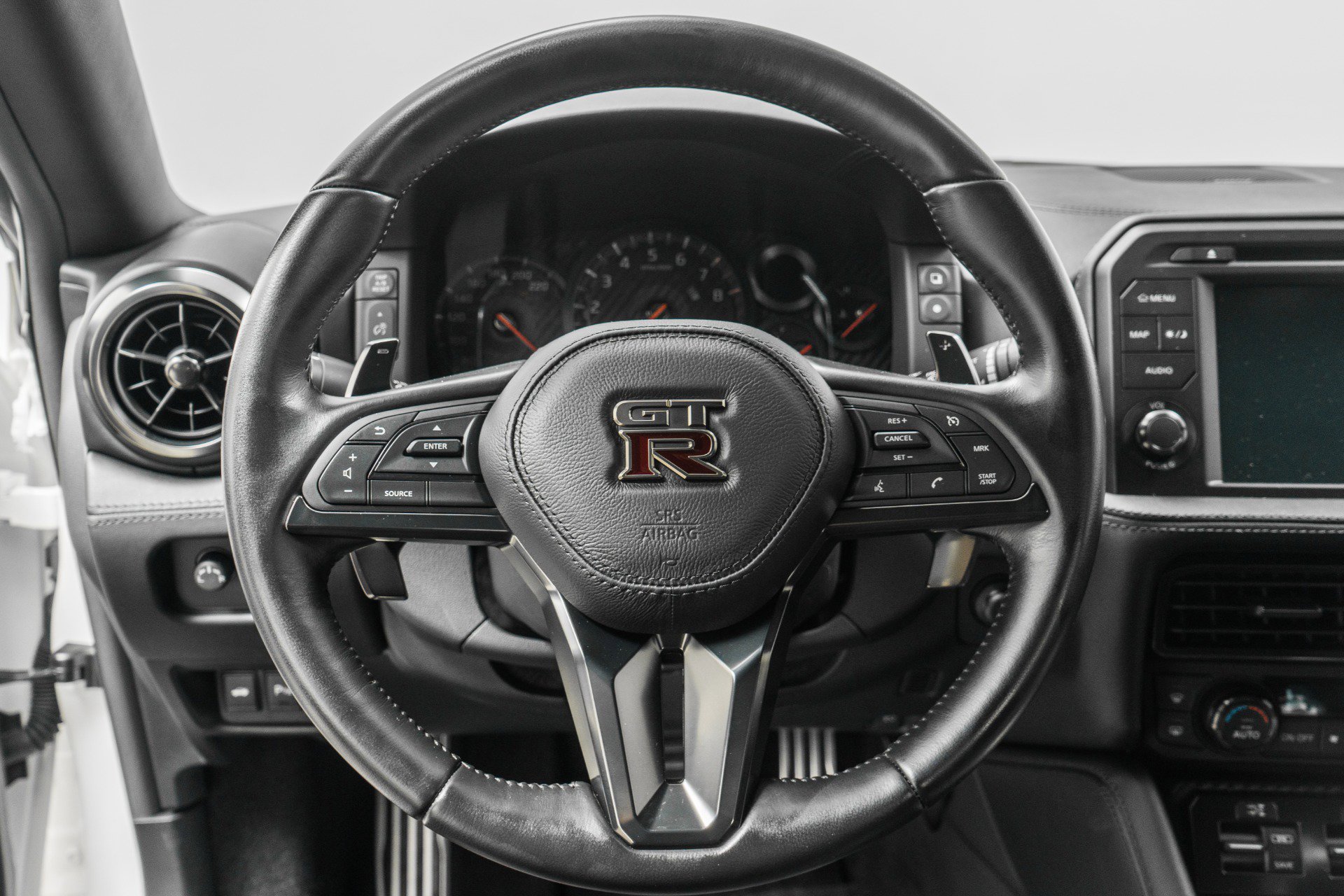 Used 2020 Nissan GT-R Premium image 15