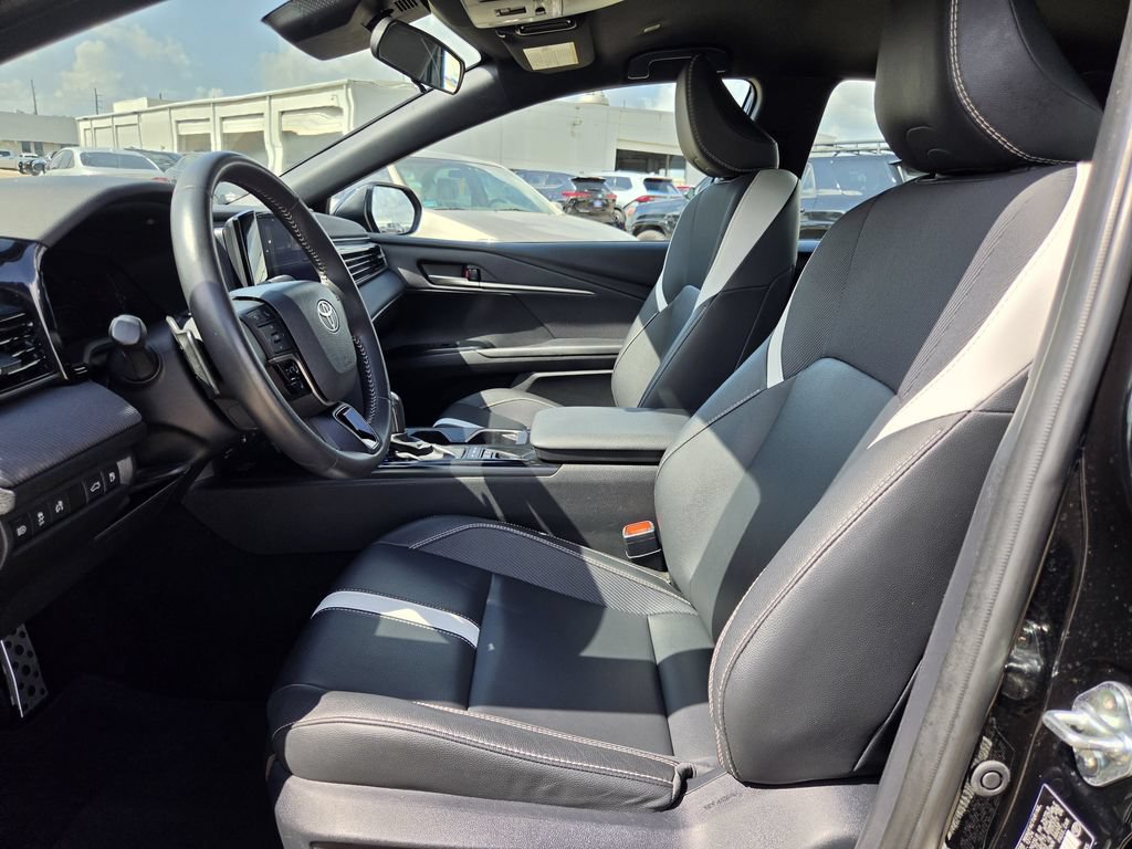 Used 2025 Toyota Camry SE FWD image 27