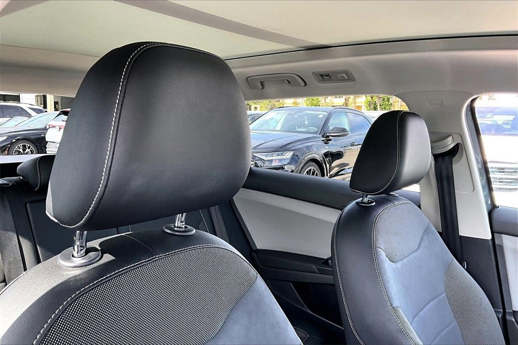 Certified 2022 Volkswagen Taos SE w/ Panoramic Sunroof Package image 22