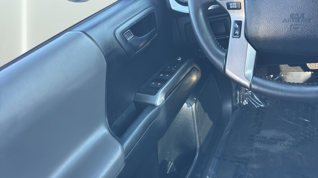 Used 2016 Toyota Tacoma SR5 w/ Towing Package RWD image 20