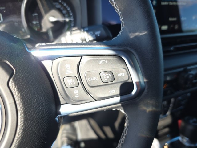 Used 2025 Jeep Wrangler Unlimited Sahara w/ Safety Group AWD/4WD image 15