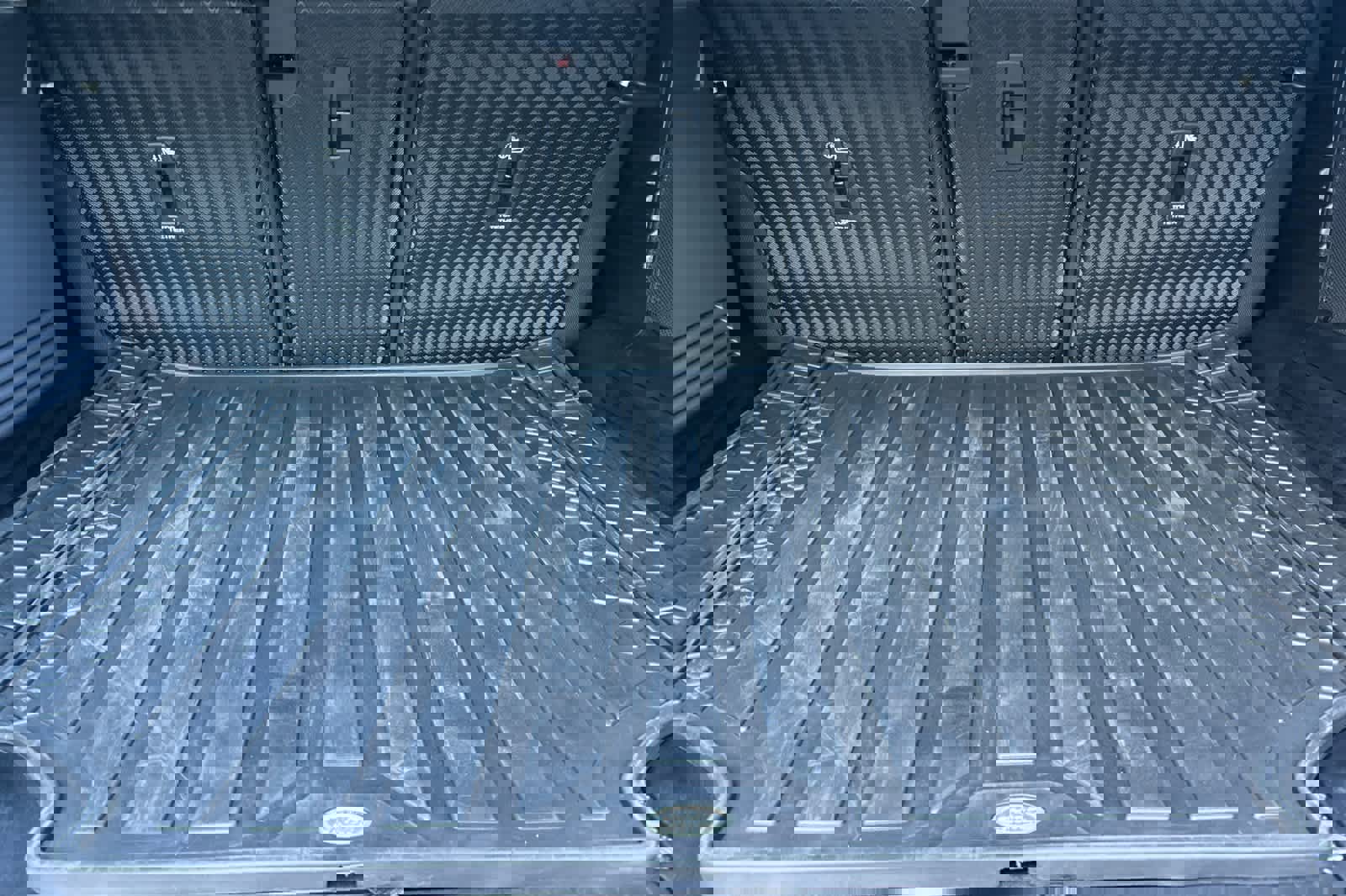 Used 2025 Land Rover Defender 110 V8 image 16