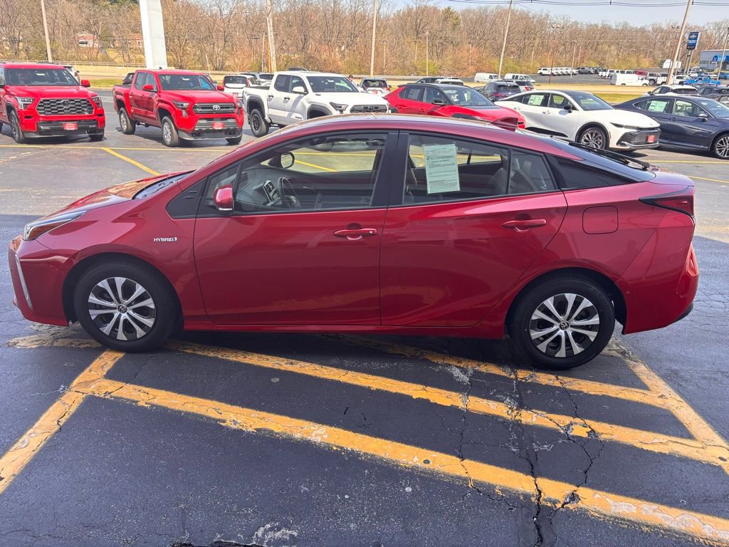 Used 2022 Toyota Prius XLE image 8