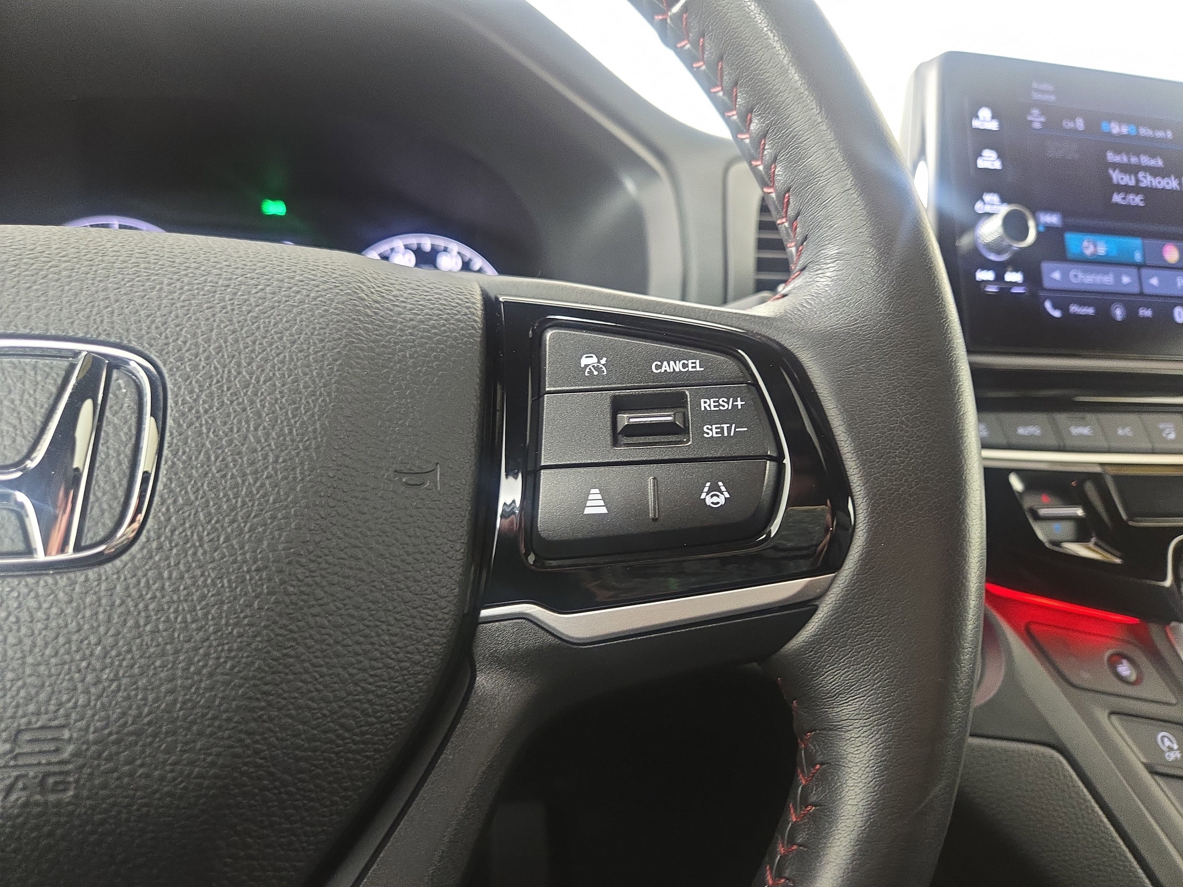 Used 2025 Honda Odyssey Sport-L image 17